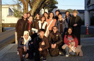 Foto di studenti italiani e giapponesi